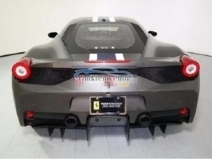 Siêu xe Ferrari 458 mui trần trang bị động cơ V8